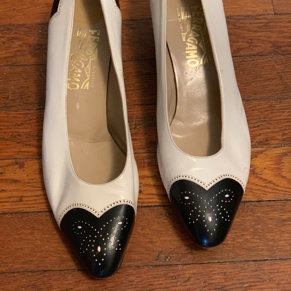spectator pumps black white